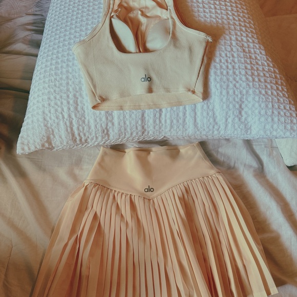 Crop top & Skirt - Picture 4 of 7